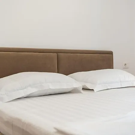 Sunny Balcony Walk To By Pikhost * ゴーレム