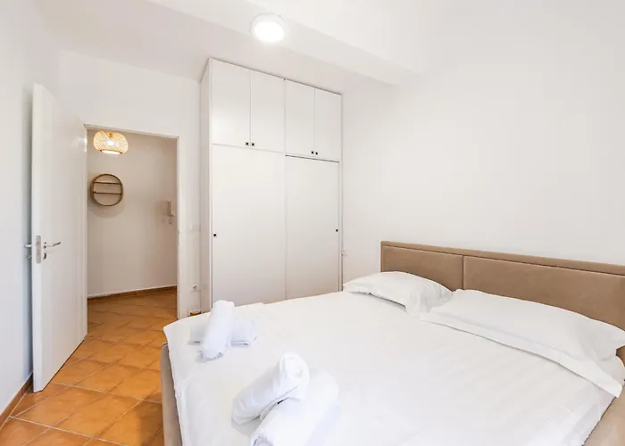 Sunny Balcony Walk To By Pikhost Lejlighed Golem (Tirana)