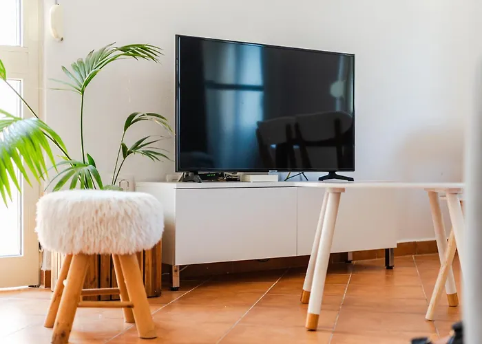 Apartman Sunny Balcony Walk To By Pikhost